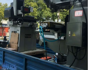 13米回程車裝機床跑2000公里路程