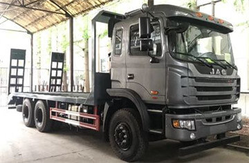 后八輪挖機平板車圖片