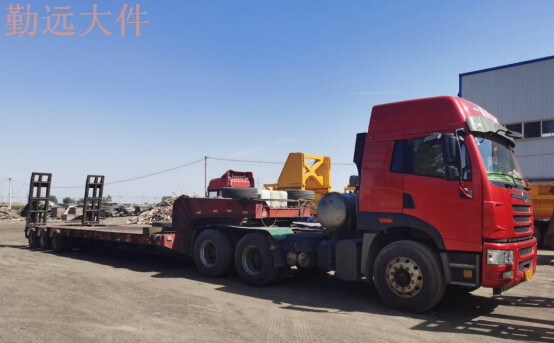 拉挖機平板拖車爬梯車