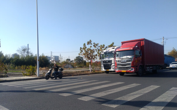 4米2廂式貨車送貨車