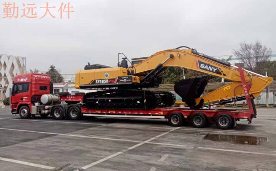 挖掘機拖車圖片